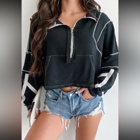 🆕🤍POL BLACK HALF ZIP - Picture 1 of 2